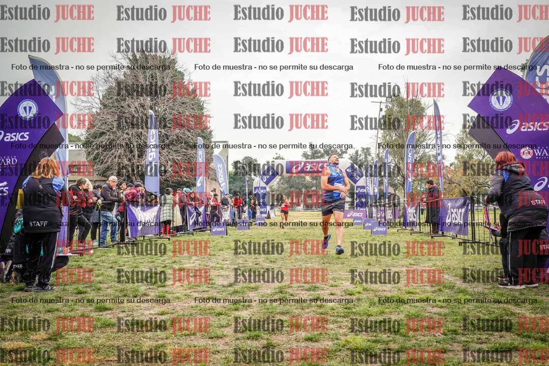 Fotos de la llegada del cross de 4000 m - mujeres y varones INVITADOS