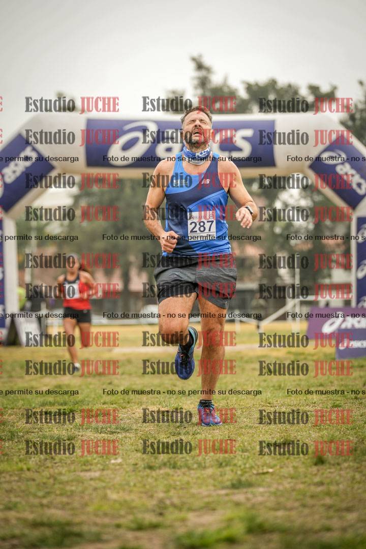 Fotos de la llegada del cross de 4000 m - mujeres y varones INVITADOS