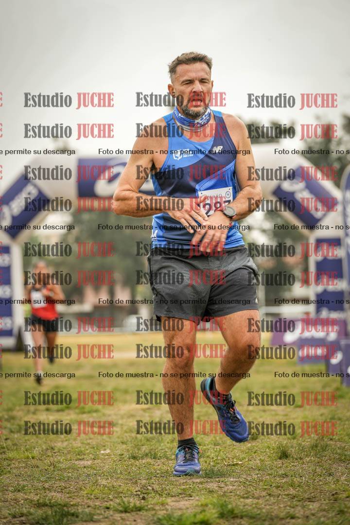 Fotos de la llegada del cross de 4000 m - mujeres y varones INVITADOS