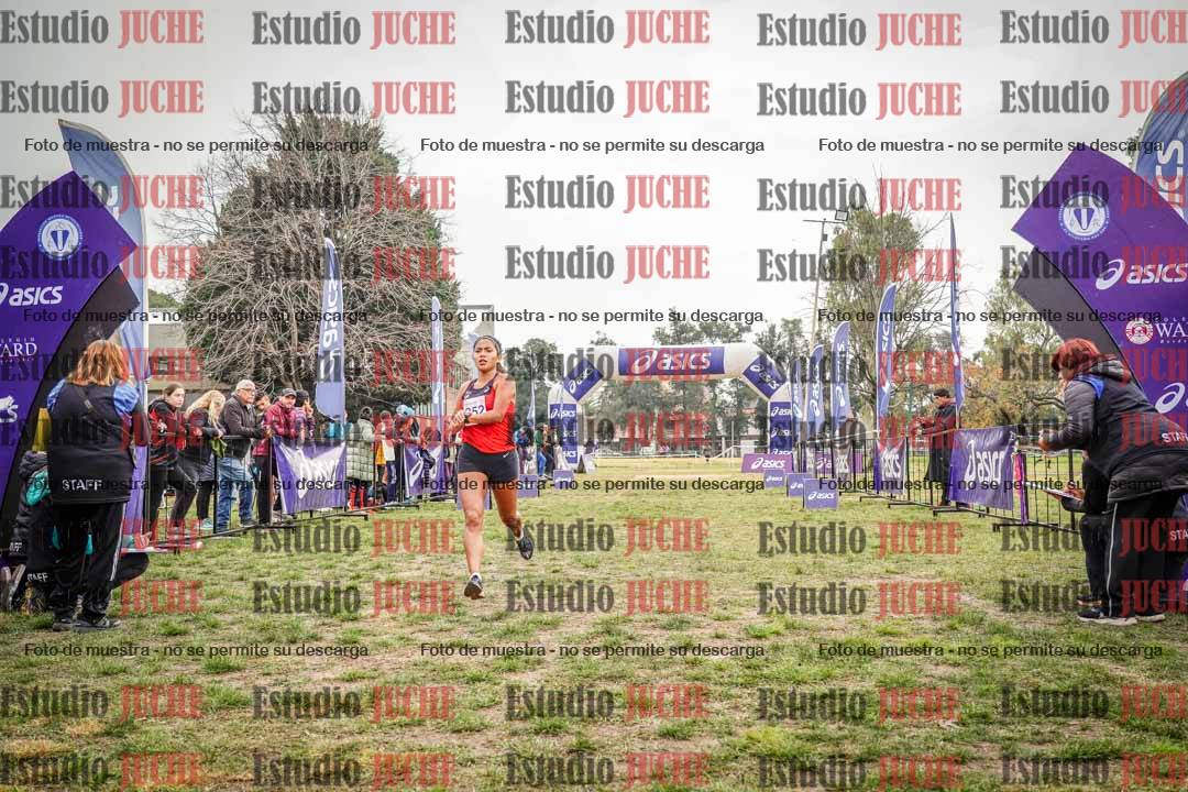Fotos de la llegada del cross de 4000 m - mujeres y varones INVITADOS