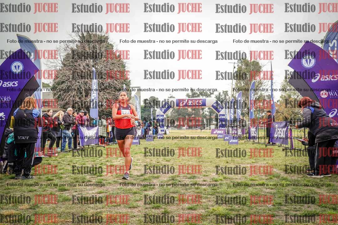 Fotos de la llegada del cross de 4000 m - mujeres y varones INVITADOS