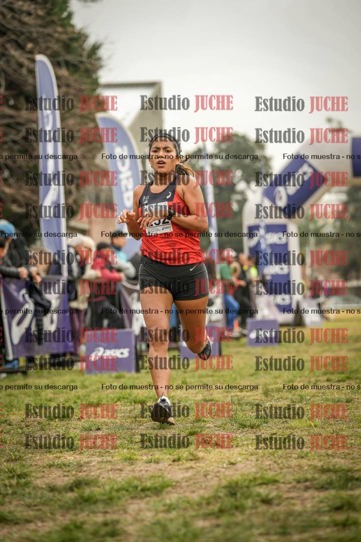 Fotos de la llegada del cross de 4000 m - mujeres y varones INVITADOS