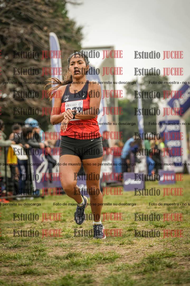 Fotos de la llegada del cross de 4000 m - mujeres y varones INVITADOS