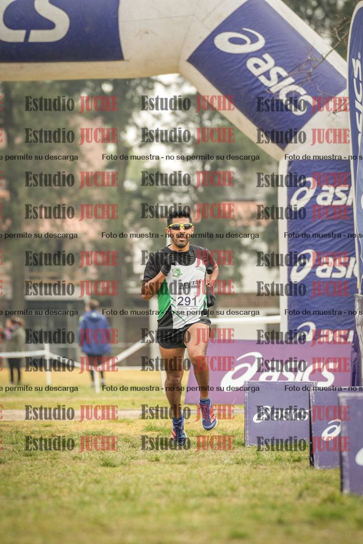 Fotos de la llegada del cross de 4000 m - mujeres y varones INVITADOS