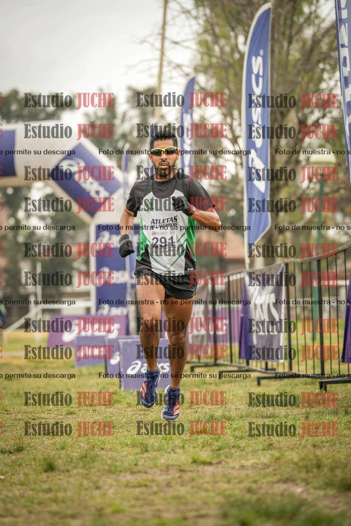 Fotos de la llegada del cross de 4000 m - mujeres y varones INVITADOS