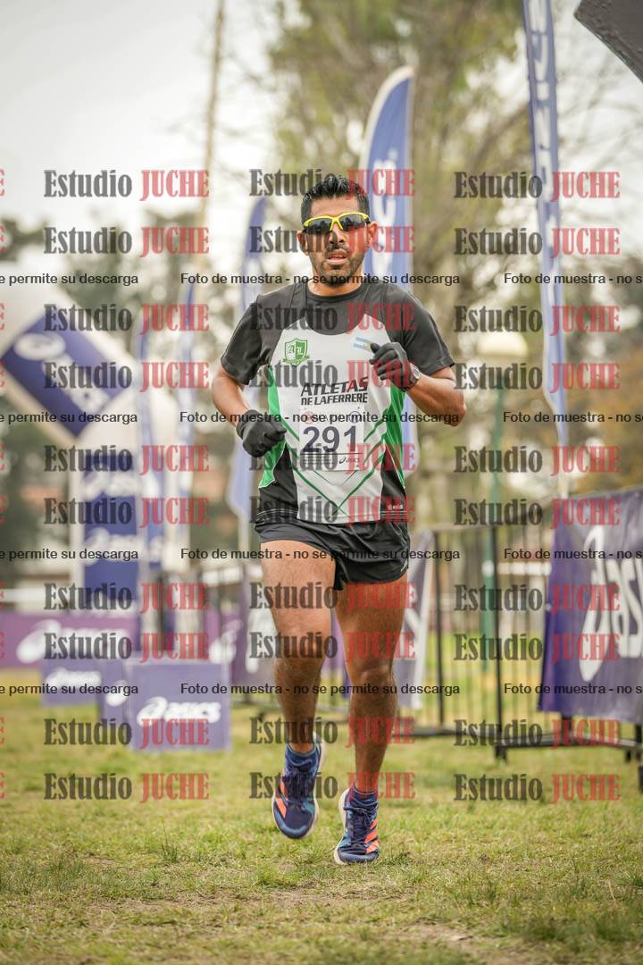 Fotos de la llegada del cross de 4000 m - mujeres y varones INVITADOS