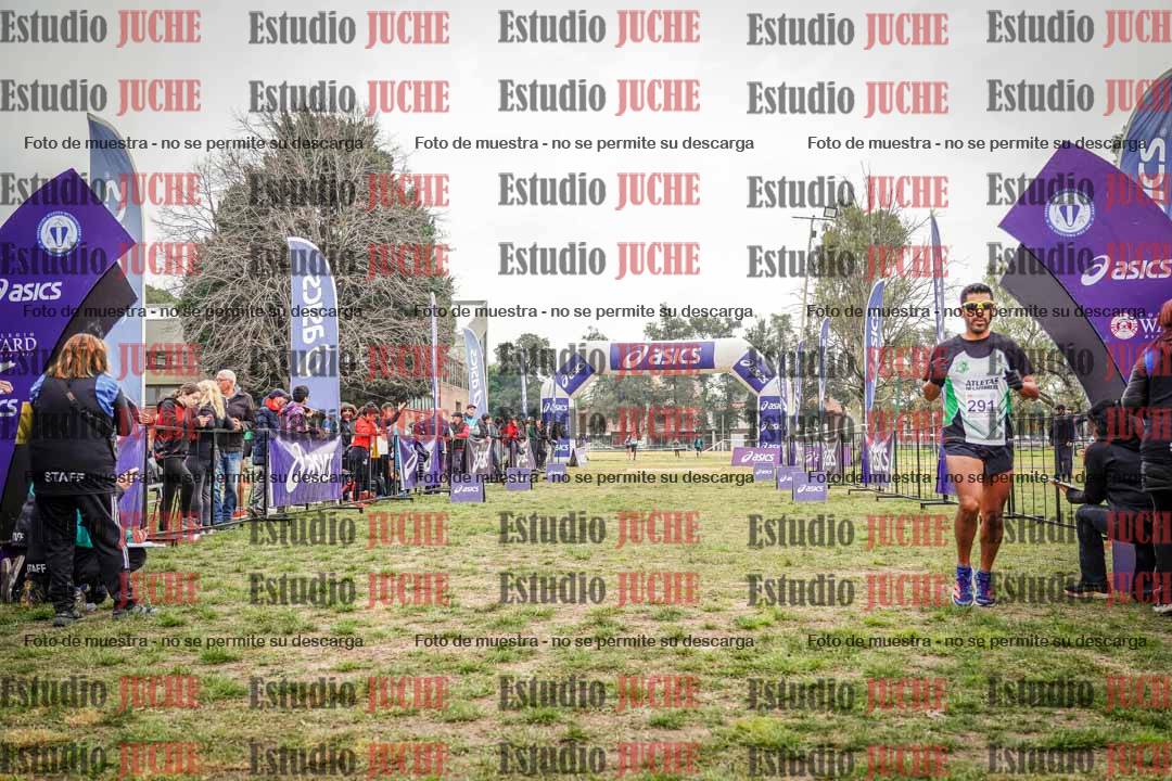 Fotos de la llegada del cross de 4000 m - mujeres y varones INVITADOS