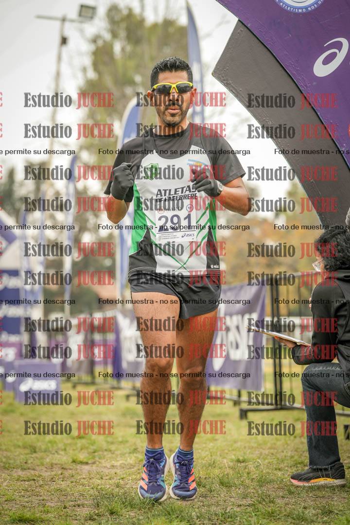 Fotos de la llegada del cross de 4000 m - mujeres y varones INVITADOS