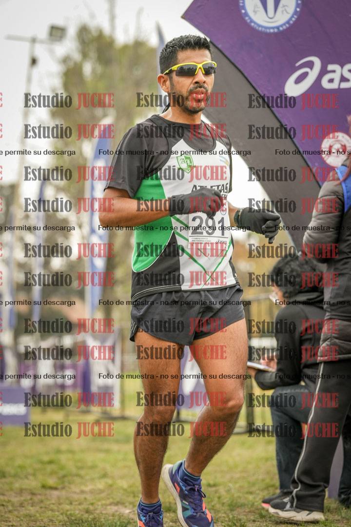 Fotos de la llegada del cross de 4000 m - mujeres y varones INVITADOS