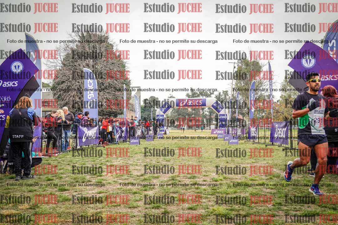 Fotos de la llegada del cross de 4000 m - mujeres y varones INVITADOS