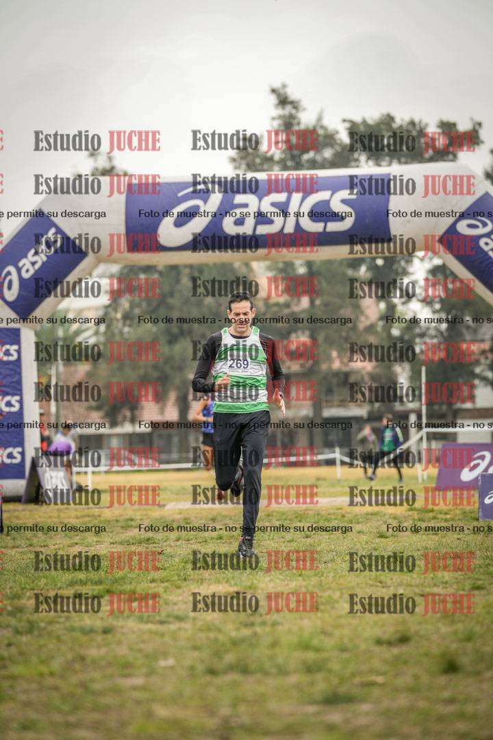 Fotos de la llegada del cross de 4000 m - mujeres y varones INVITADOS