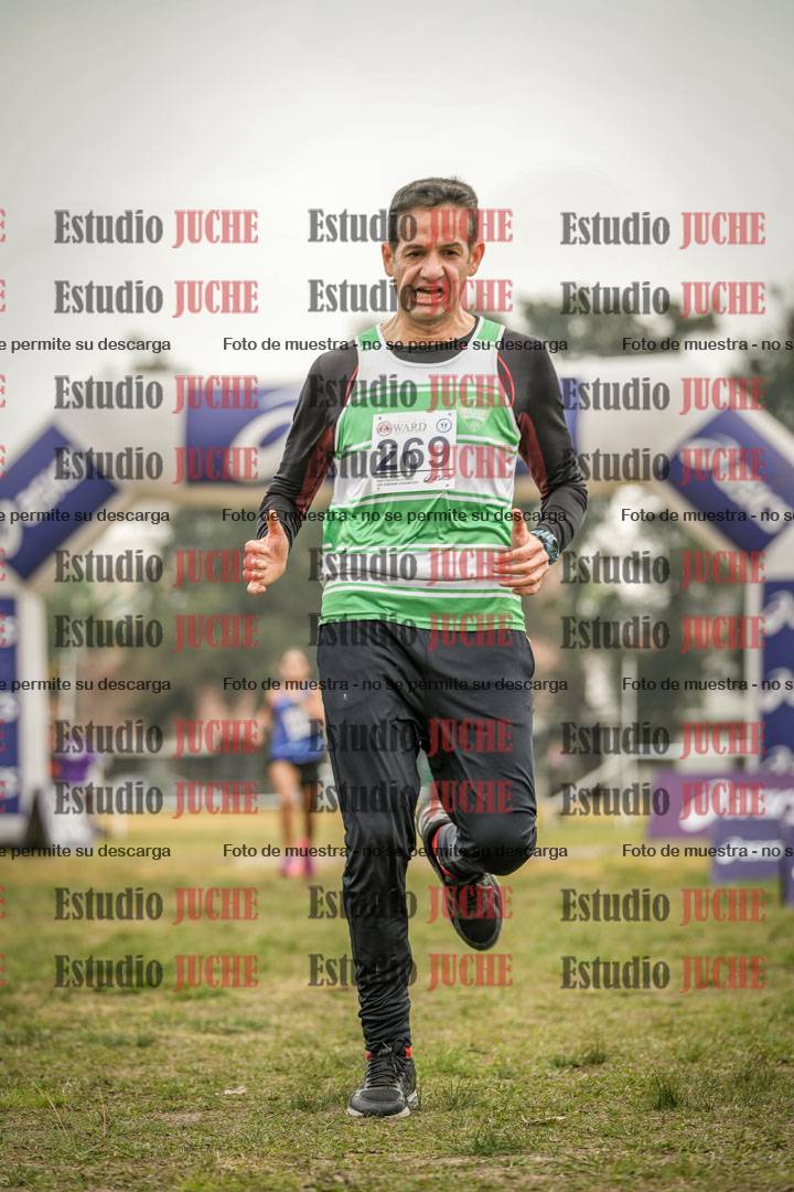 Fotos de la llegada del cross de 4000 m - mujeres y varones INVITADOS