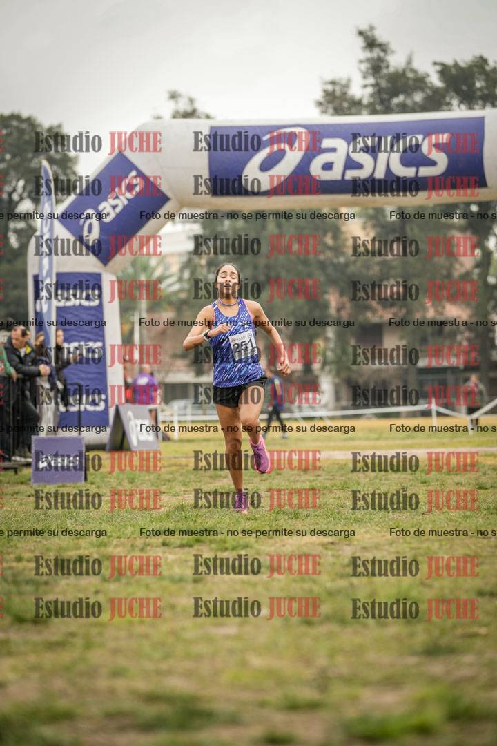 Fotos de la llegada del cross de 4000 m - mujeres y varones INVITADOS