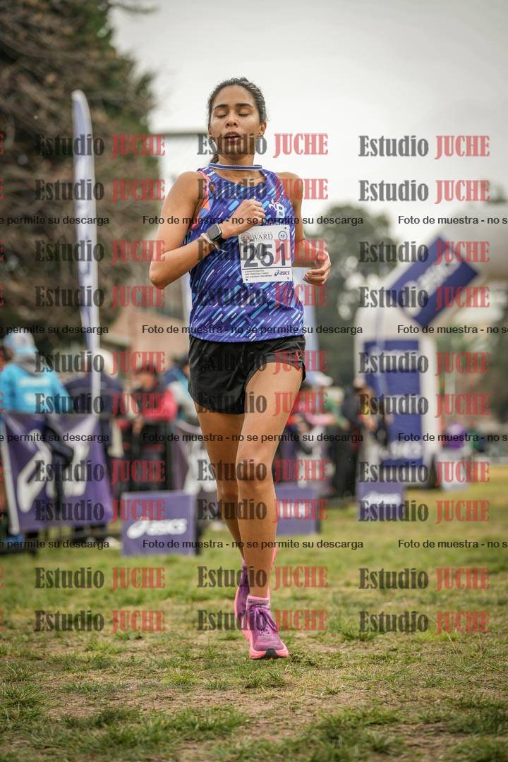 Fotos de la llegada del cross de 4000 m - mujeres y varones INVITADOS