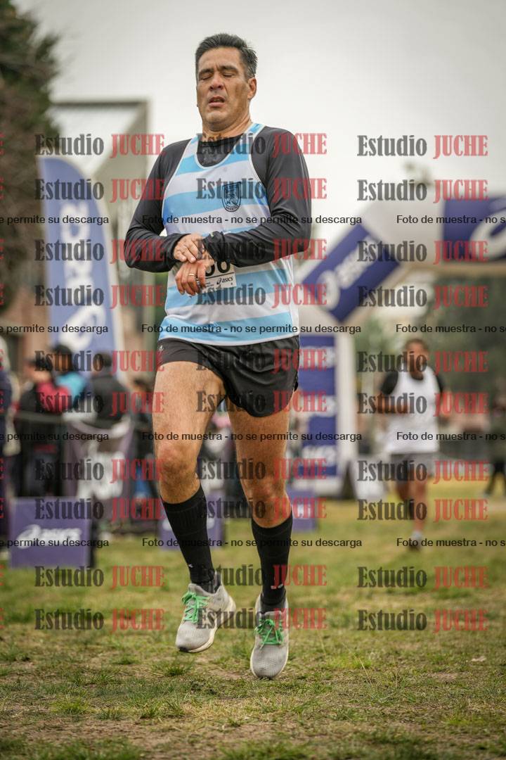 Fotos de la llegada del cross de 4000 m - mujeres y varones INVITADOS