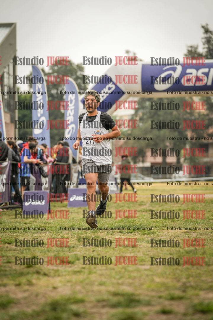 Fotos de la llegada del cross de 4000 m - mujeres y varones INVITADOS