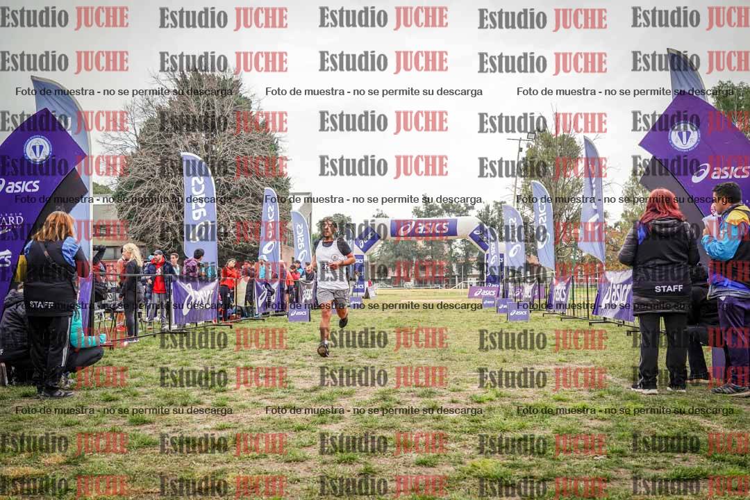 Fotos de la llegada del cross de 4000 m - mujeres y varones INVITADOS