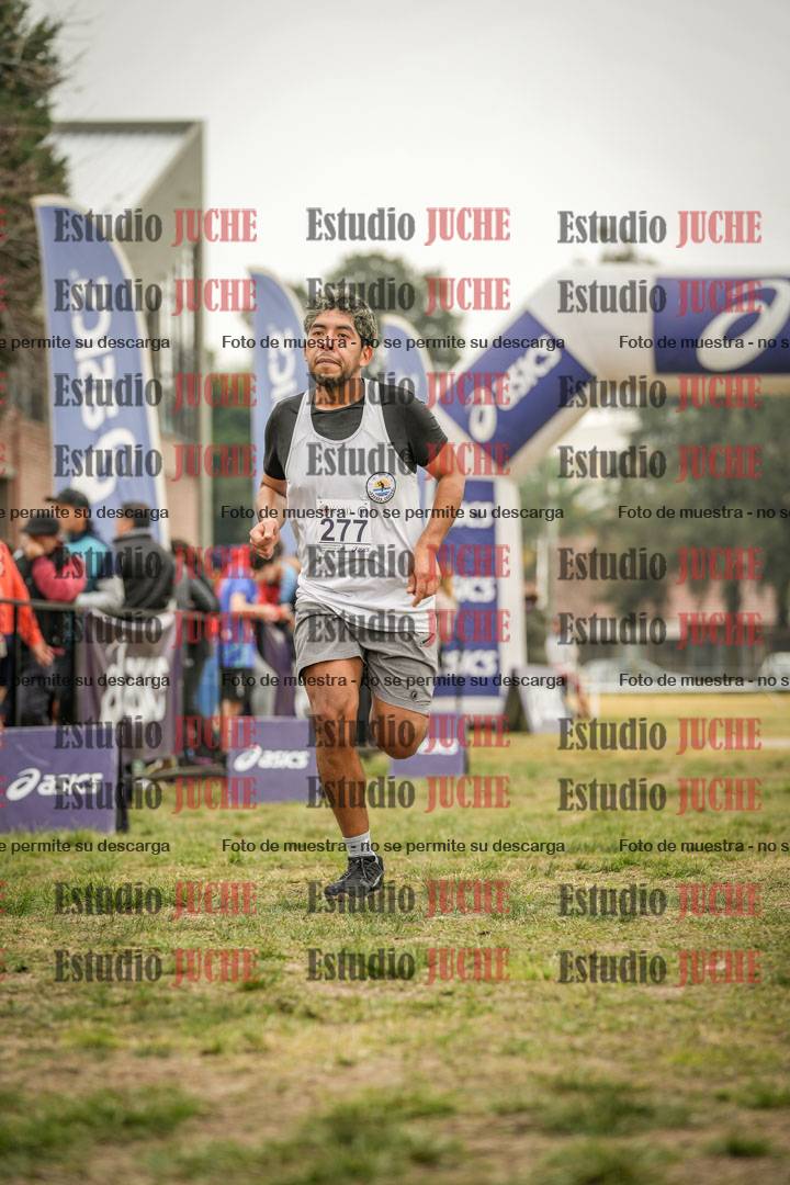 Fotos de la llegada del cross de 4000 m - mujeres y varones INVITADOS