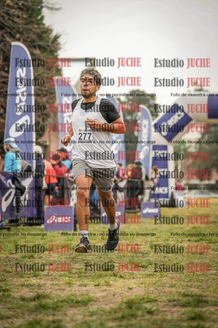 Fotos de la llegada del cross de 4000 m - mujeres y varones INVITADOS