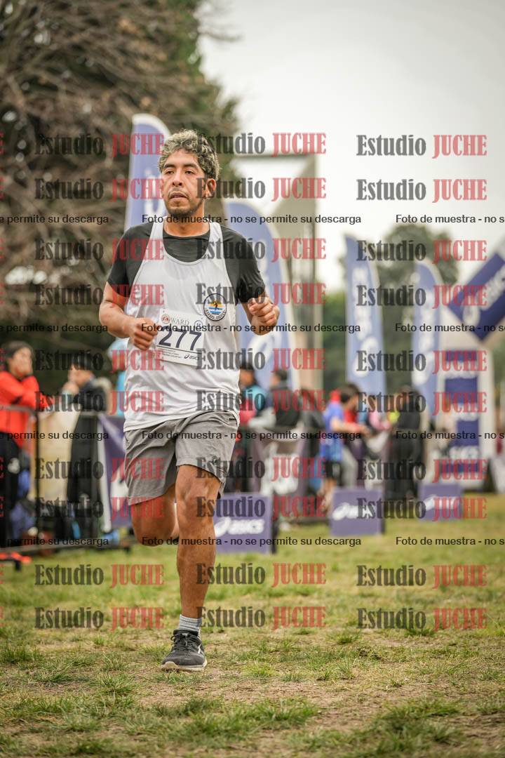 Fotos de la llegada del cross de 4000 m - mujeres y varones INVITADOS
