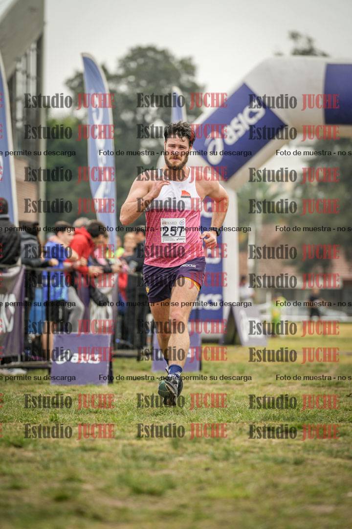Fotos de la llegada del cross de 4000 m - mujeres y varones INVITADOS