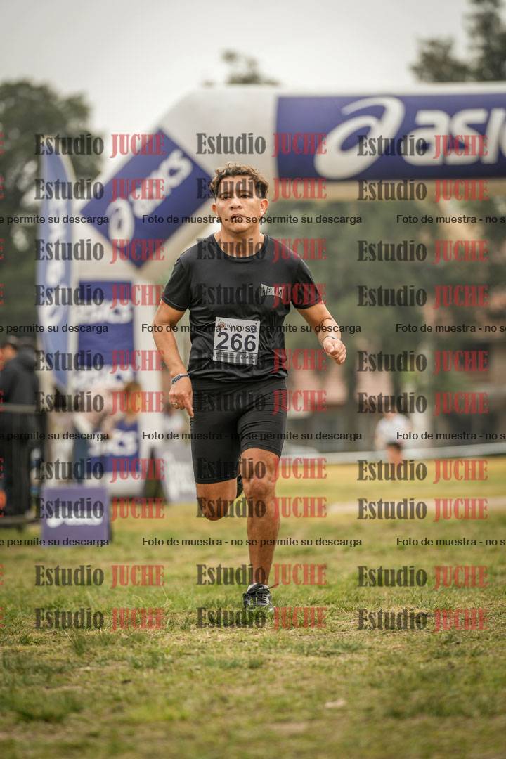 Fotos de la llegada del cross de 4000 m - mujeres y varones INVITADOS