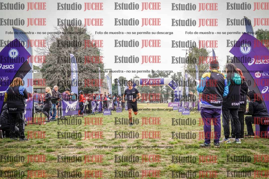 Fotos de la llegada del cross de 4000 m - mujeres y varones INVITADOS