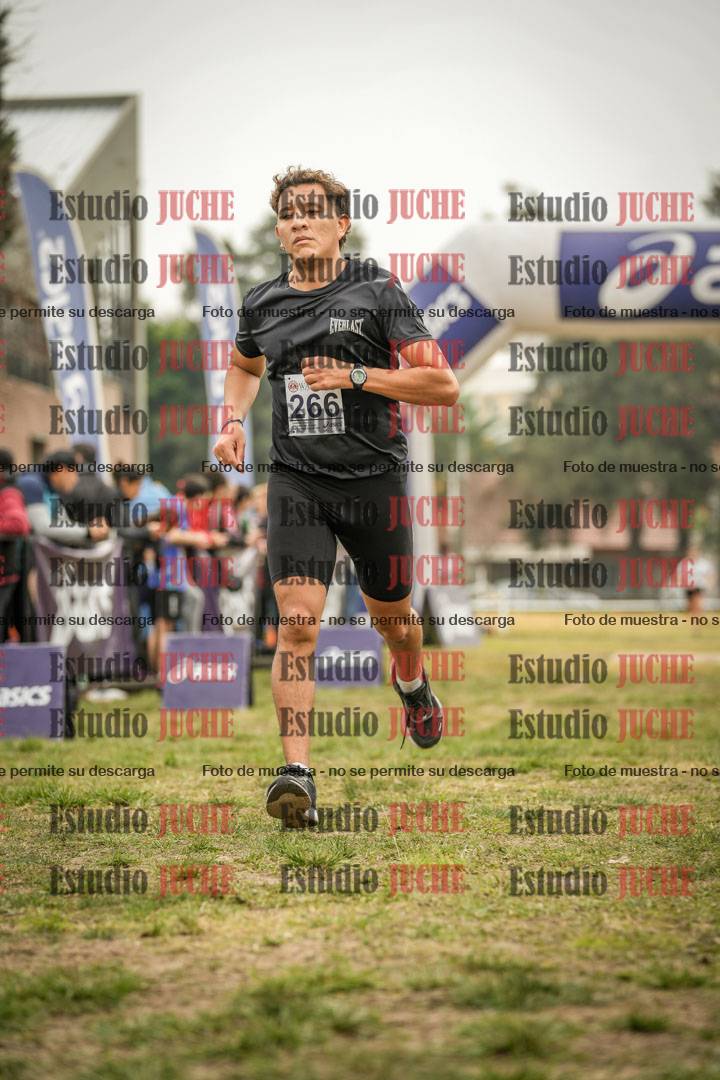 Fotos de la llegada del cross de 4000 m - mujeres y varones INVITADOS