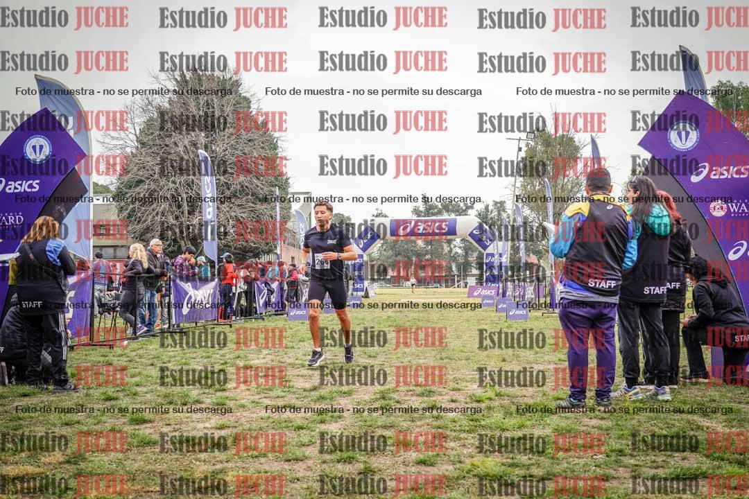 Fotos de la llegada del cross de 4000 m - mujeres y varones INVITADOS