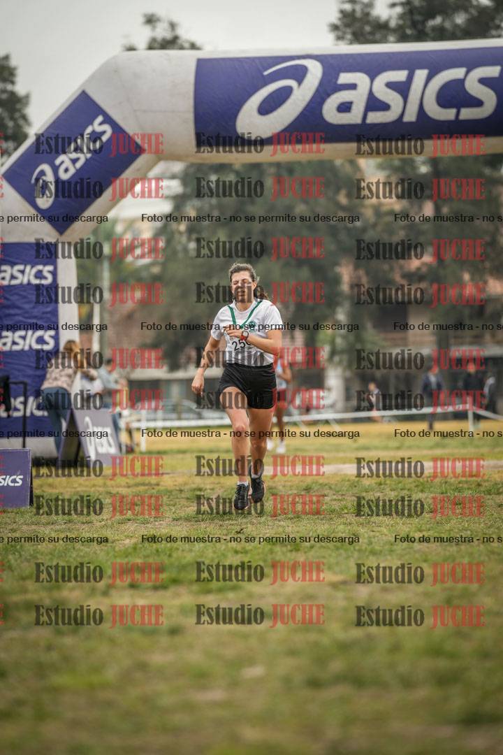Fotos de la llegada del cross de 4000 m - mujeres y varones INVITADOS