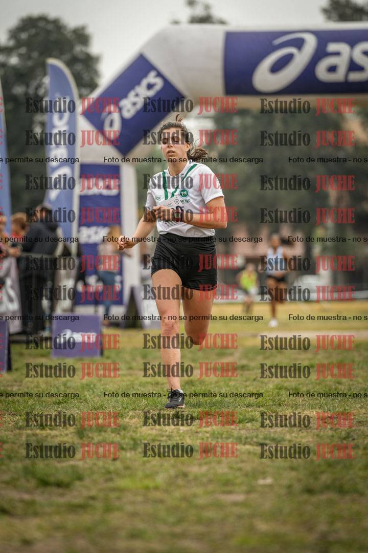 Fotos de la llegada del cross de 4000 m - mujeres y varones INVITADOS