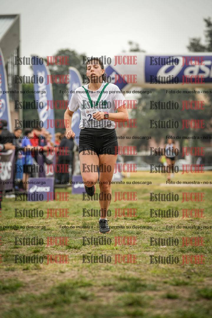 Fotos de la llegada del cross de 4000 m - mujeres y varones INVITADOS