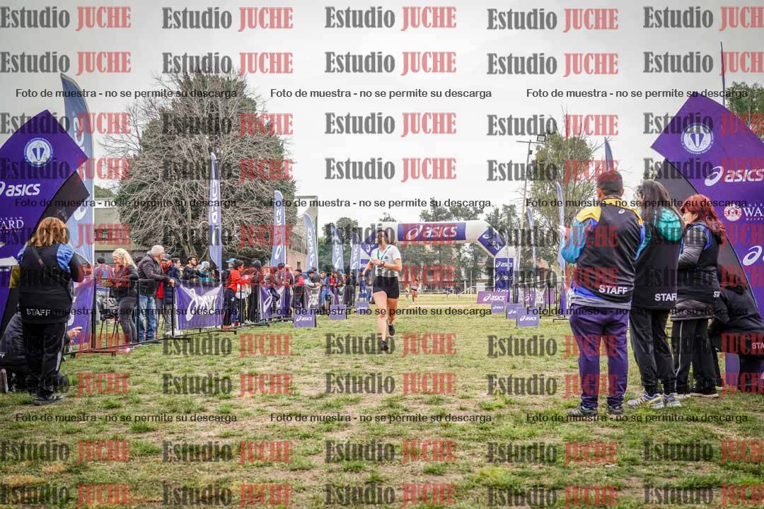 Fotos de la llegada del cross de 4000 m - mujeres y varones INVITADOS