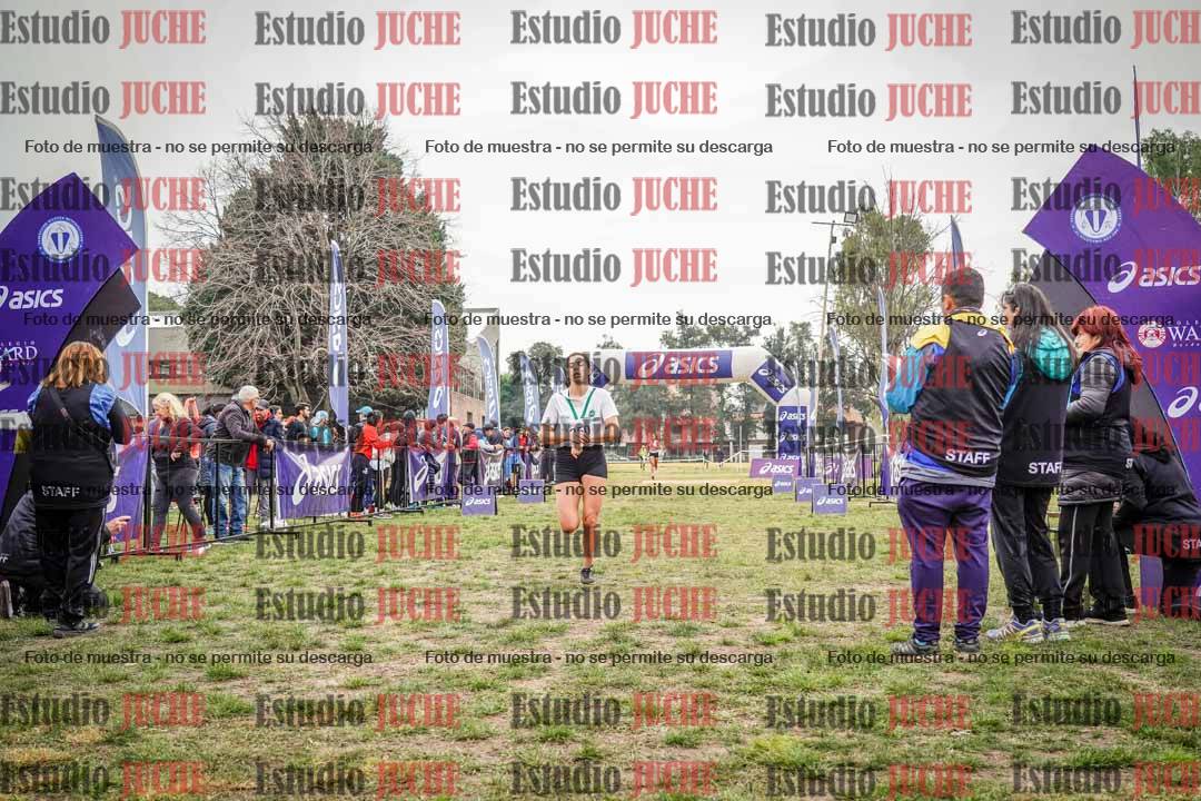 Fotos de la llegada del cross de 4000 m - mujeres y varones INVITADOS
