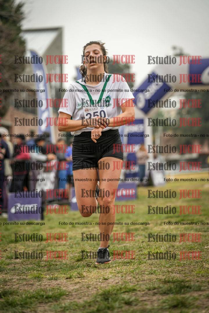 Fotos de la llegada del cross de 4000 m - mujeres y varones INVITADOS