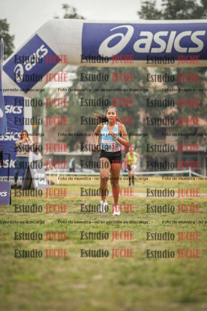 Fotos de la llegada del cross de 4000 m - mujeres y varones INVITADOS