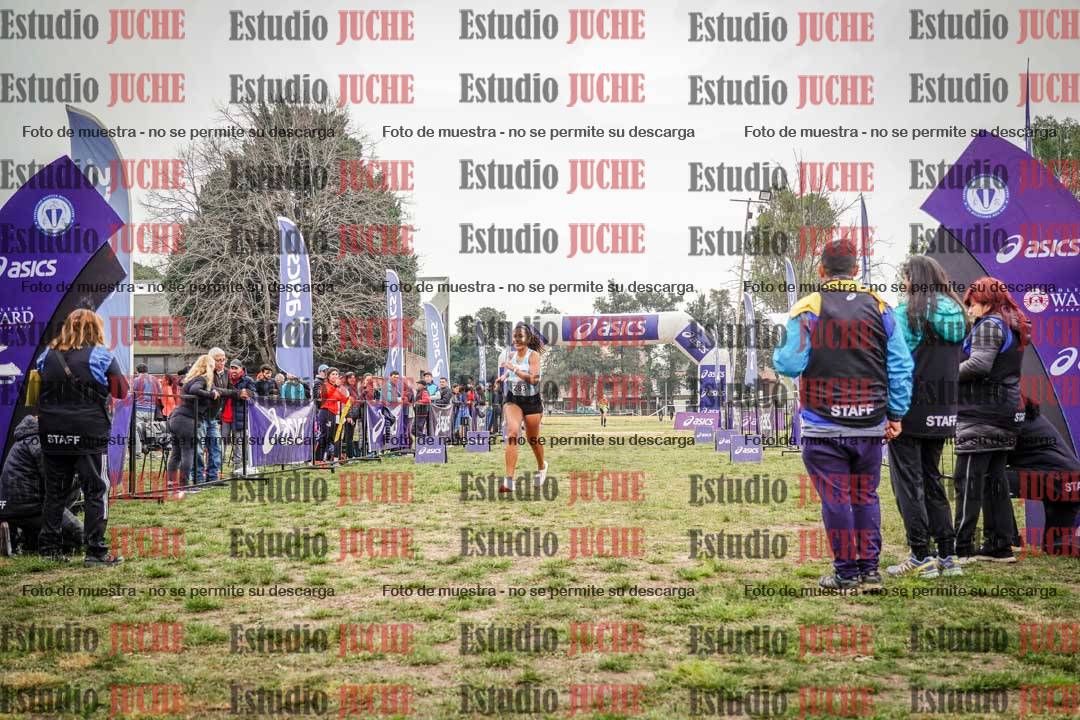 Fotos de la llegada del cross de 4000 m - mujeres y varones INVITADOS