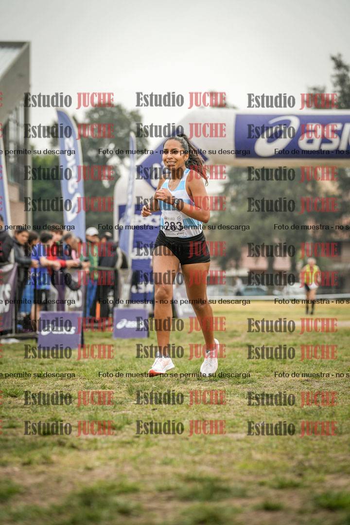 Fotos de la llegada del cross de 4000 m - mujeres y varones INVITADOS
