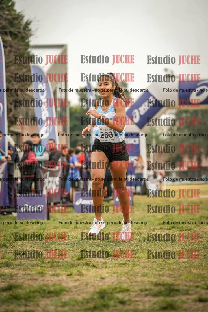 Fotos de la llegada del cross de 4000 m - mujeres y varones INVITADOS