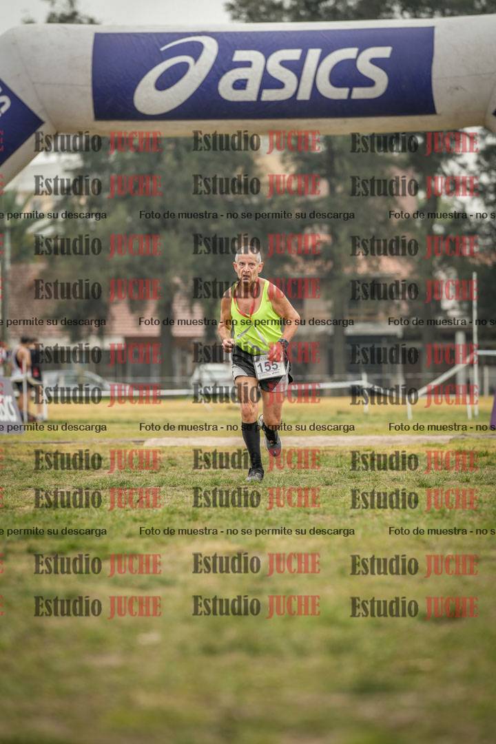 Fotos de la llegada del cross de 4000 m - mujeres y varones INVITADOS