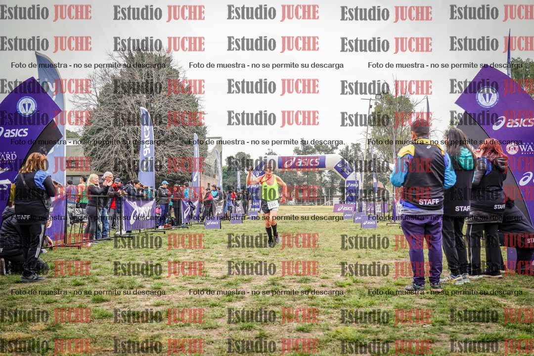 Fotos de la llegada del cross de 4000 m - mujeres y varones INVITADOS