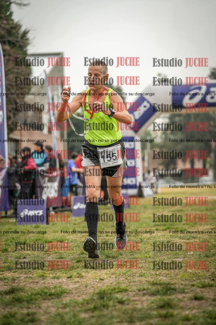 Fotos de la llegada del cross de 4000 m - mujeres y varones INVITADOS