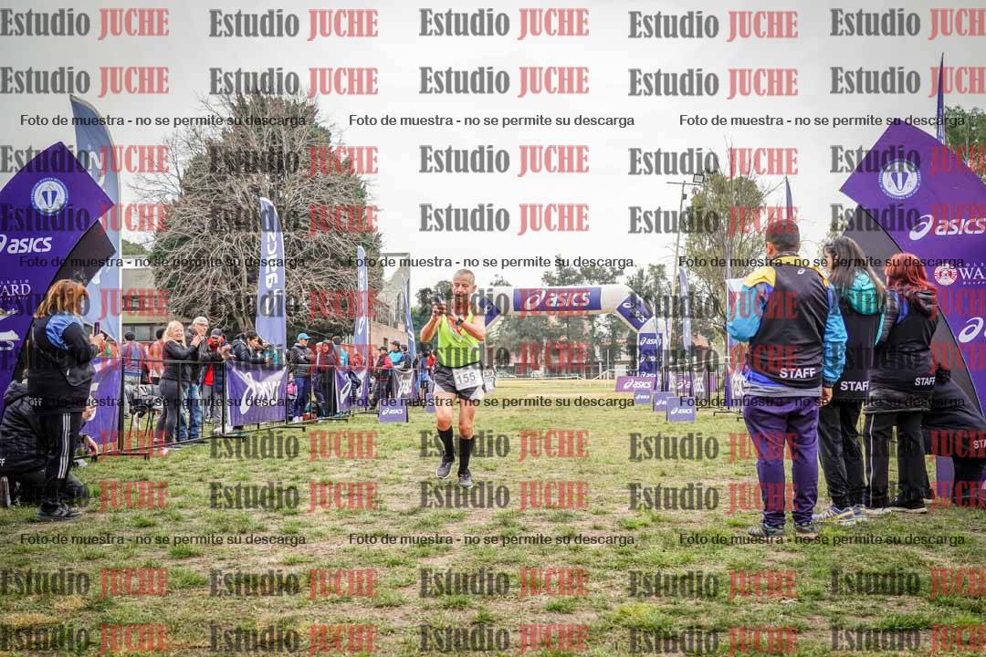 Fotos de la llegada del cross de 4000 m - mujeres y varones INVITADOS