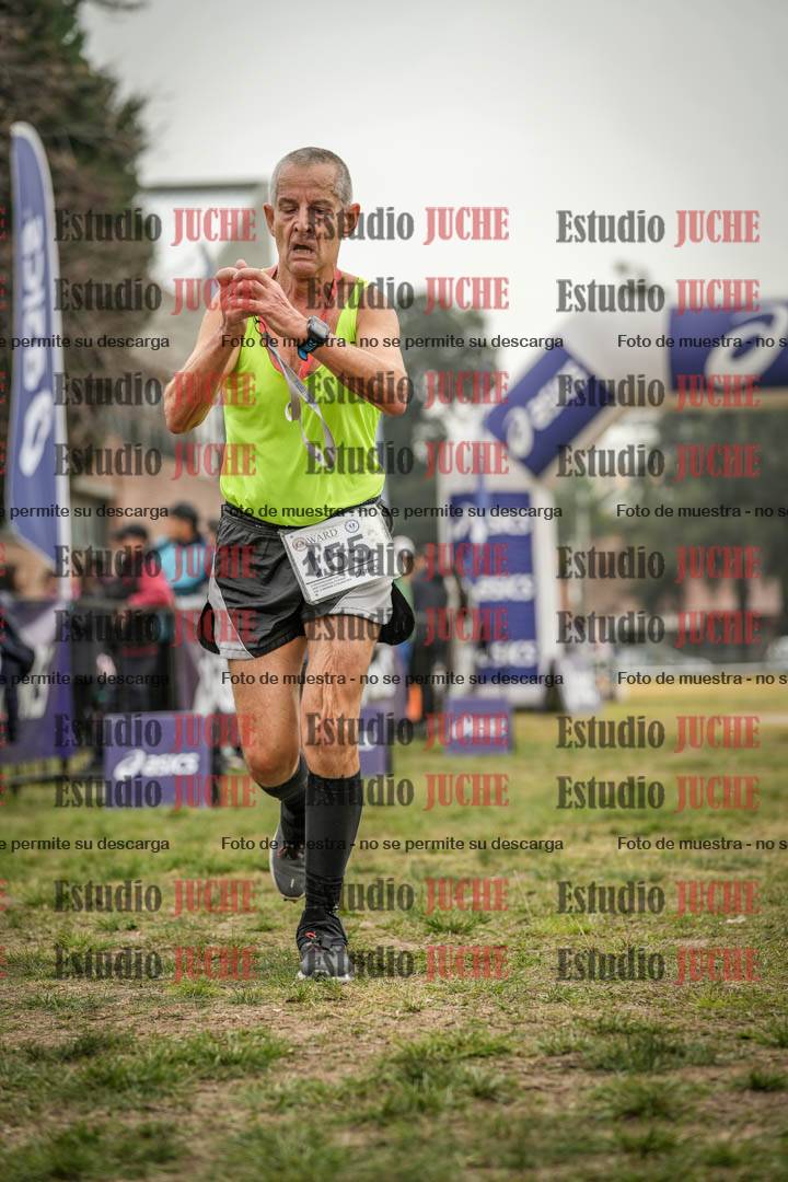 Fotos de la llegada del cross de 4000 m - mujeres y varones INVITADOS