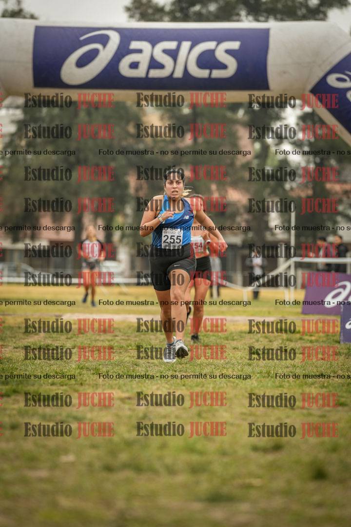 Fotos de la llegada del cross de 4000 m - mujeres y varones INVITADOS