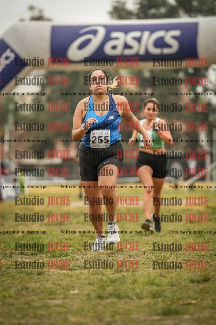 Fotos de la llegada del cross de 4000 m - mujeres y varones INVITADOS