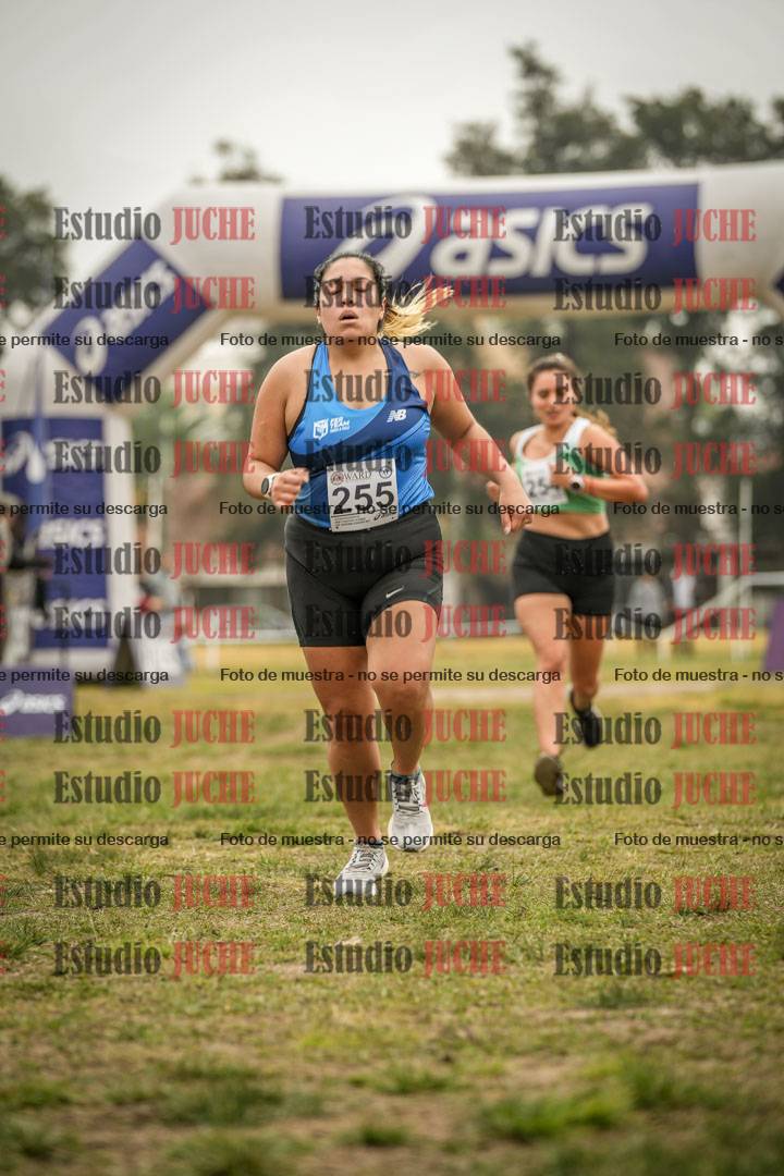 Fotos de la llegada del cross de 4000 m - mujeres y varones INVITADOS