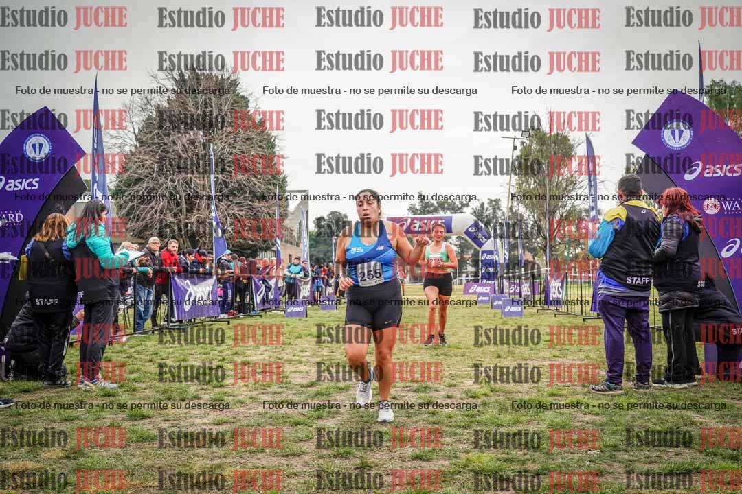 Fotos de la llegada del cross de 4000 m - mujeres y varones INVITADOS