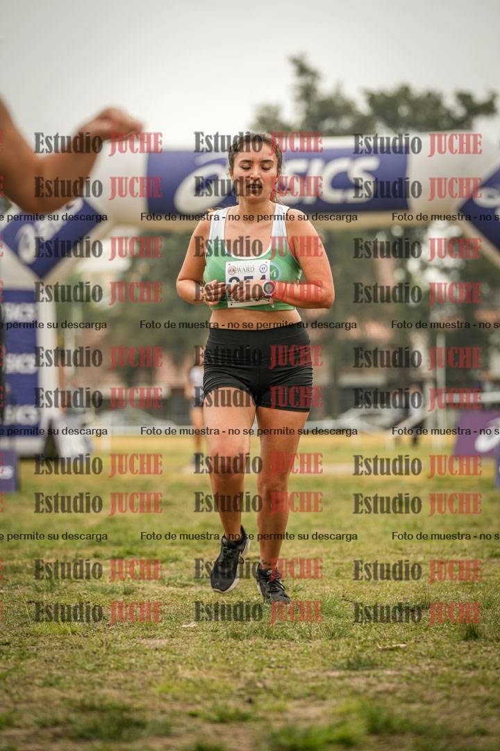 Fotos de la llegada del cross de 4000 m - mujeres y varones INVITADOS