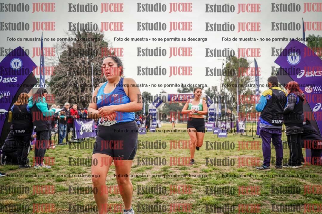 Fotos de la llegada del cross de 4000 m - mujeres y varones INVITADOS